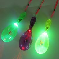 Maracas créatives en PP à LED clignotantes, personnalisables avec logo, avec cordon, pour fêtes et cadeaux – Vente en gros