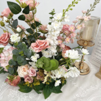 Bouquets de fleurs artificielles roses DKB Factory Direct Sales avec des fleurs en soie au toucher réel et des arrangements végétaux, fleurs d'allée de mariage