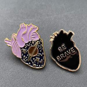 ハートを解剖するためのエナメルブローチ付きカスタムメイドの金属手工芸品 - Product Image 4