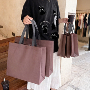 Bolsa de tela no tejida Hiroyuki para tienda de ropa, con base y laterales, en stock, personalizable para empaque de ropa femenina - Product Image 5