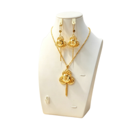 Parure de bijoux plaqué or 24 carats trèfle à quatre feuilles pour femme, collier pendentif floral, boucles d'oreilles pendantes à pompons, cadeau de mariage ou de fête
