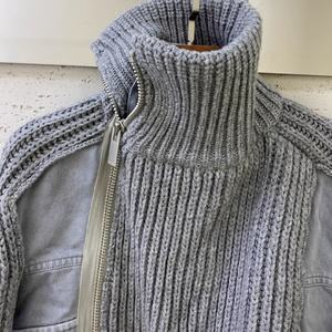 Veste en maille rétro à col montant pour homme, gris, patchwork denim, zippée, style streetwear, vente en gros - Product Image 4