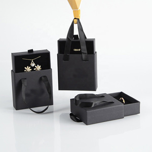 定制印刷珠宝盒礼品套装，带压花海绵内衬，可回收材料手柄，磁性闭合，丝带，中国制造 - Product Image 2