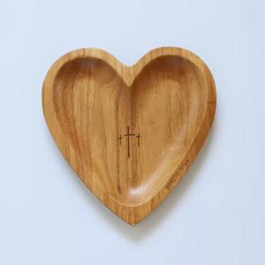 Cuenco de oración de madera en forma de corazón con grabado de cruz para actividades religiosas, adorno de escritorio - Product Image 3
