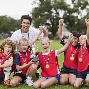 Fabricant, vente en gros, médailles de course à pied personnalisées en alliage de zinc plaqué or 3D avec un design antique/moderne - Product Image 3