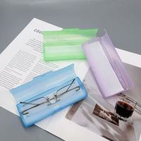 2024 étui à lunettes en plastique Portable étui à lunettes de lecture en PVC transparent léger matériau PU pour lunettes de soleil et lunettes