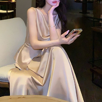 Ensemble jupe taille haute amincissante et débardeur sans manches de style français, luxe léger et tendance pour femme, Nouvelle collection 2026