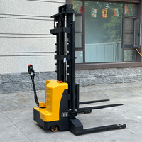 Gerbeur électrique autopropulsé de 1 à 2 tonnes avec fonction de levage initial pour la montée de rampes et le passage sur terrains accidentés, idéal pour l'utilisation en entrepôt, durable