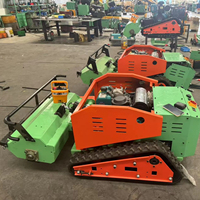 Robot tondeuse tout-terrain robuste sur chenilles avec moteur diesel 10 CV pour pentes, vignobles et prairies