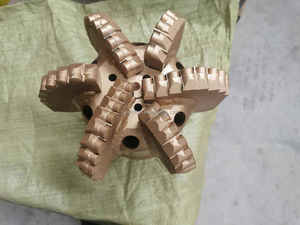 Foret PDC personnalisé à 3 ou 4 lames en acier pour le forage de puits d'eau - Product Image 5