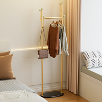 Porte-manteau sur pied de style poteau doré, style luxe léger, pour chambre et entrée, avec support pour sacs et base en verre trempé
