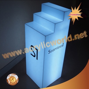 Étagère de présentation de bouteilles de vin sur pied à 3 niveaux avec logo lumineux pour une présentation haut de gamme des bouteilles - Product Image 3