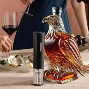 Carafe à liqueur en <span class=keywords><strong>verre</strong></span> en forme d'aigle artistique 350 ml, bouteille à vin soufflée à la main avec motif de faucon pour whisky, brandy et accessoires de bar - Product Image 3