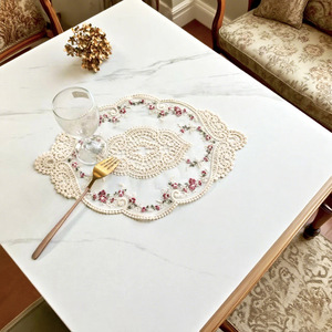 Europäische <span class=keywords><strong>Vintage</strong></span> Spitze Tisch matte Staubs chutz Stoff Vase Untersetzer mit Französisch Stickerei Hohl spitze Tischset dekorative Matten & Pads - Product Image 2