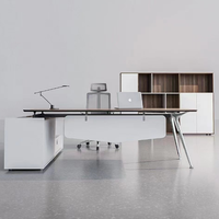 Système de support triangulaire en acier et chrome pour bureau de direction – Quincaillerie moderne pour mobilier de bureau et d'hôtel