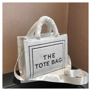 Bolso tote cuadrado de terciopelo para mujer, elegante, con estampado de letras, bandolera, bolsos de hombro para mujer, bolsos de mano Charisma con asa superior - Product Image 3
