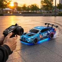 Voiture de drift RC Zhorya à l'échelle 1:43, 2,4 GHz, semi-propulsive, avec gyroscope, lumières LED, servomoteur, suspension, RTR et pneus interchangeables