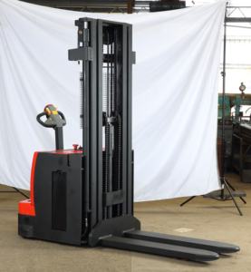 Apilador eléctrico personalizado de 1,5 toneladas 3,5/4/4 M Paseo de carga pesada Paleta de dirección Mecánica Eléctrica Camión de alcance Uso en hoteles - Product Image 6