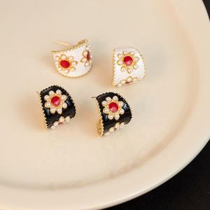 Boucles d'oreilles pendantes géométriques en forme de goutte d'huile de perle d'aiguille d'argent, design frais et élégant, tempérament doux, acier inoxydable doré - Product Image 4