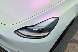 Vinilo para autos con efecto perlado, blanco a morado, PET de 8.5mil, alto brillo, autoadhesivo, antiarañazos, película que cambia de color. - Product Image 4