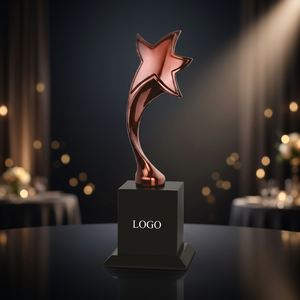 Trophée étoile en métal plaqué or, argent, bronze, base gravée, durable, pour récompenses sportives, avec base en bois noir. - Product Image 1