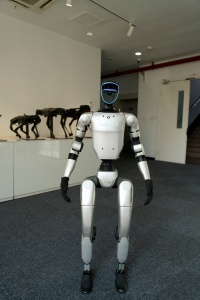 <span class=keywords><strong>Robot</strong></span> <span class=keywords><strong>humanoïde</strong></span> Unitree G1, agent d'intelligence artificielle, robots adaptés aux services légers, aux foyers et à l'éducation - Product Image 3