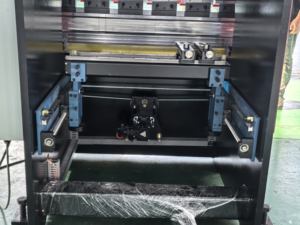 Máquina de Dobragem de Chapas Metálicas CNC WC67K 40T1200mm com Controlador TP10S - Product Image 6