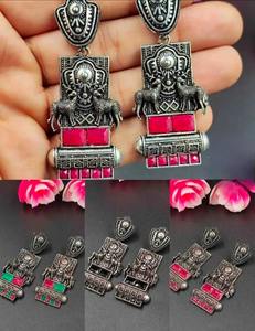 Boucles d'oreilles goutte oxydées de conception de cerf fabriquées à la main pour les femmes Premium Boho Festival Wear Antique Tribal Jewelry - Product Image 5