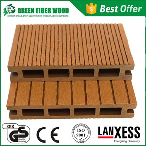 Planche extérieure composite WPC de haute qualité Revêtement de sol en <span class=keywords><strong>bois</strong></span> moderne pour piscines Trou carré Grain de <span class=keywords><strong>bois</strong></span> Imperméable UV - Product Image 3