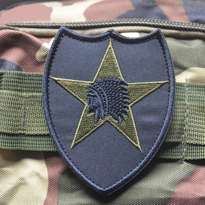 Parche bordado táctico tipo escudo bordado negro de la 2ª División de Infantería de EE. UU. Para apliques de uniforme de chaqueta - Product Image 2
