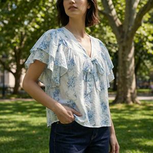 Chemise à fleurs bleues de style français 2026, à pois blancs suisses, pour femmes, été, manches bouffantes à volants, col en V à nouer devant - Product Image 2