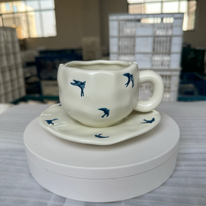 Set di Tazze da Tè Pomeridiano in Stile Janpandi Irregolare, Tazza da Caffè in Ceramica Dipinta a Mano con <span class=keywords><strong>Piattino</strong></span>, Design Unico per Amanti del Caffè e del Tè - Product Image 1
