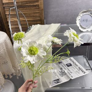 Arreglo Floral <span class=keywords><strong>de</strong></span> 3 Cabezas <span class=keywords><strong>de</strong></span> Crisantemo Artificial y Seda <span class=keywords><strong>de</strong></span> Pino para Decoración del Hogar, Bodas y Fotografía - Product Image 4