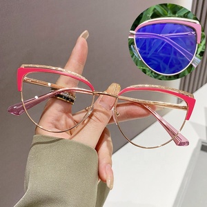 Charnière à ressort photochromique anti-lumière bleue or métal oeil de chat sourcil <span class=keywords><strong>rouge</strong></span> <span class=keywords><strong>lunette</strong></span> photogray antireflet femmes <span class=keywords><strong>monture</strong></span> de lunettes optiques - Product Image 1