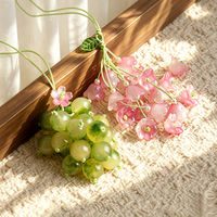 Niedlicher handgefertigter Glas-Trauben-Glocken-Blumen-Taschenanhänger mit geflochtenem Seil, handgeknüpfter süßer Harz-Blumen-Schlüsselanhänger