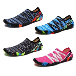 <span class=keywords><strong>Scarpe</strong></span> <span class=keywords><strong>da</strong></span> Nuoto e <span class=keywords><strong>Immersione</strong></span> all'Ingrosso, <span class=keywords><strong>Scarpe</strong></span> <span class=keywords><strong>da</strong></span> Acqua per Esterni Antiscivolo ad Asciugatura Rapida <span class=keywords><strong>da</strong></span> Spiaggia e Camminata Controcorrente Economiche per Uomo e Donna - Product Image 2