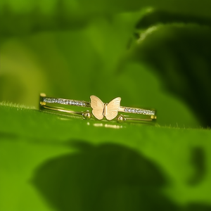 Brazalete de Moda Chapado en Oro PVD, Acero Inoxidable 316L, Diseño de Mariposa con Cristales, Ajustable - Product Image 3