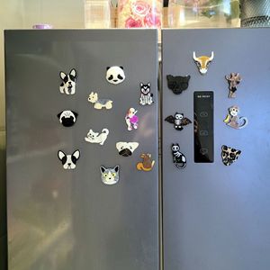 Broche de resina acrílica y lucita con diseño de animal, pinza para el pelo, llavero, imán para nevera con diseño de gato, joyería artesanal transfronteriza, estilo europeo y americano. - Product Image 3