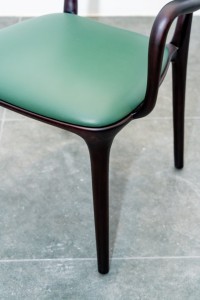 Chaise de salle à manger rembourrée haut de gamme, structure en bois massif, assise en tissu confortable, mobilier contemporain pour cuisine, restaurant, hôtel, PI - Product Image 5