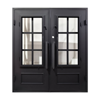 Porte de sécurité extérieure en fer forgé avec panneau en verre dépoli au design moderne et prévention incendie pour villa de luxe