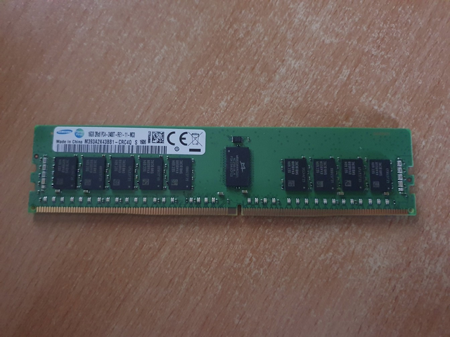 16GB DDR4 ECC Registered RDIMM PC4-2400 - M393A2K43BB1-CRC 1/4