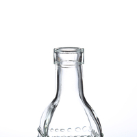 Bouteille de distributeur d'huile d'olive en verre de conception moderne de 16 Oz huile claire et croûte de vinaigre avec bec en acier inoxydable pour la cuisine