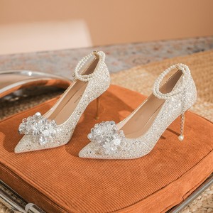 Zapatos de Novia con Punta en Pico, Tacón de Aguja, Tacón Alto con Cadena de Perlas, Decoración Floral, Correa en el Tobillo, Forro de Satén, Color Sólido - Product Image 1