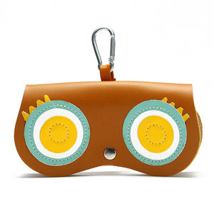 Étui à lunettes mural multifonctionnel en cuir PU pour femmes, motif dessin animé, portable, pour usage extérieur, mignon, vente en gros LM - Product Image 4