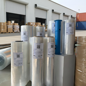 Film étirable sans noyau en LLDPE transparent de 500 m, surface lisse, qualité médicale et alimentaire, fabriqué au Vietnam, pour l'emballage de palettes - Product Image 1