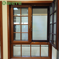 Fenêtre en aluminium 86 avec revêtement bois, configuration de vitrage personnalisée pour travaux de rénovation extérieure de villas de montagne sur site