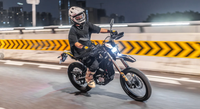 Offre promotionnelle Surron Ultra Bee 74V 21.5K Moto électrique tout-terrain Surron Ultra Bee version route avec livraison DDP