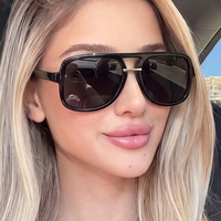 Lunettes de soleil pilote carrées rétro de luxe 2026 pour femme, double pont, grande monture, barre métallique décorative, style intemporel vintage