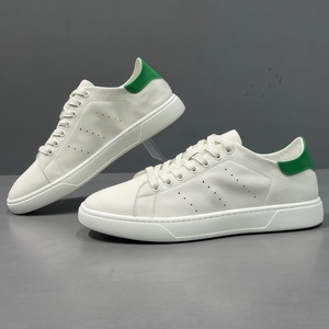 Chaussures blanches minimalistes de luxe pour hommes et femmes, respirantes et polyvalentes, avec surface en cuir - Product Image 3