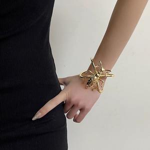 Brazalete de moda Vintage para mujer para pulsera, diseño abierto en forma de hormiga de Metal hueco - Product Image 2